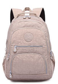 Mochilas Escolares!" Com uma variedade de cores e padrões, nossas mochilas escolares permitem que os alunos expressem sua individualidade com confiança.