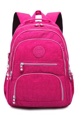 Mochilas Escolares!" Com uma variedade de cores e padrões, nossas mochilas escolares permitem que os alunos expressem sua individualidade com confiança.