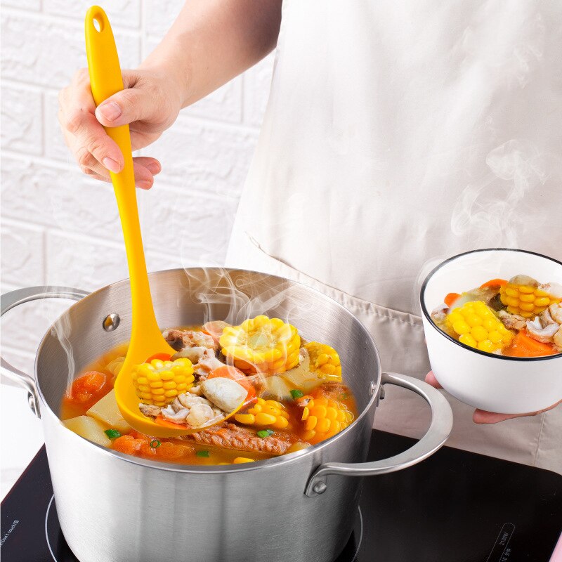 Conjunto de utensílios de cozinha se silicone.