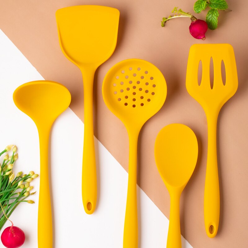 Conjunto de utensílios de cozinha se silicone.