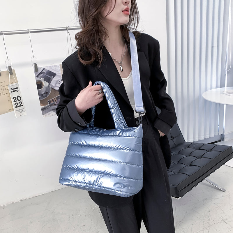 Bolsa Tote BagMarolisa Feminina ,ultima moda .LANÇAMENTO 2023. QUER ARRASAR?   ESSA BOLSA COMPLETA SEU LOOK PERFEITAMENTE, TODOS VÃO ACHAR QUE VOCÊ GASTOU HORRORES...