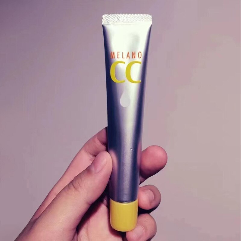 Vitamina C Poderosa: Melano CC . Sua Jornada para uma Pele Luminosa e Livre de Manchas"